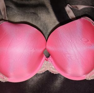 38DD Victoria Secret Bra